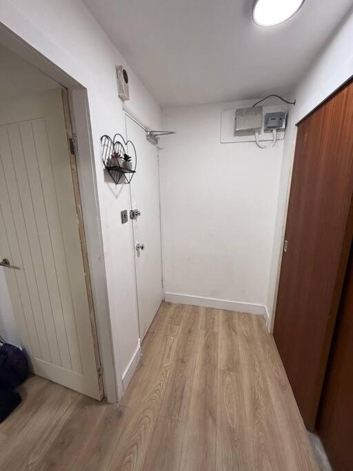 Modern 1 Bedroom - 5 Min Walk From Princess Street Eb1 Edimburgo Esterno foto